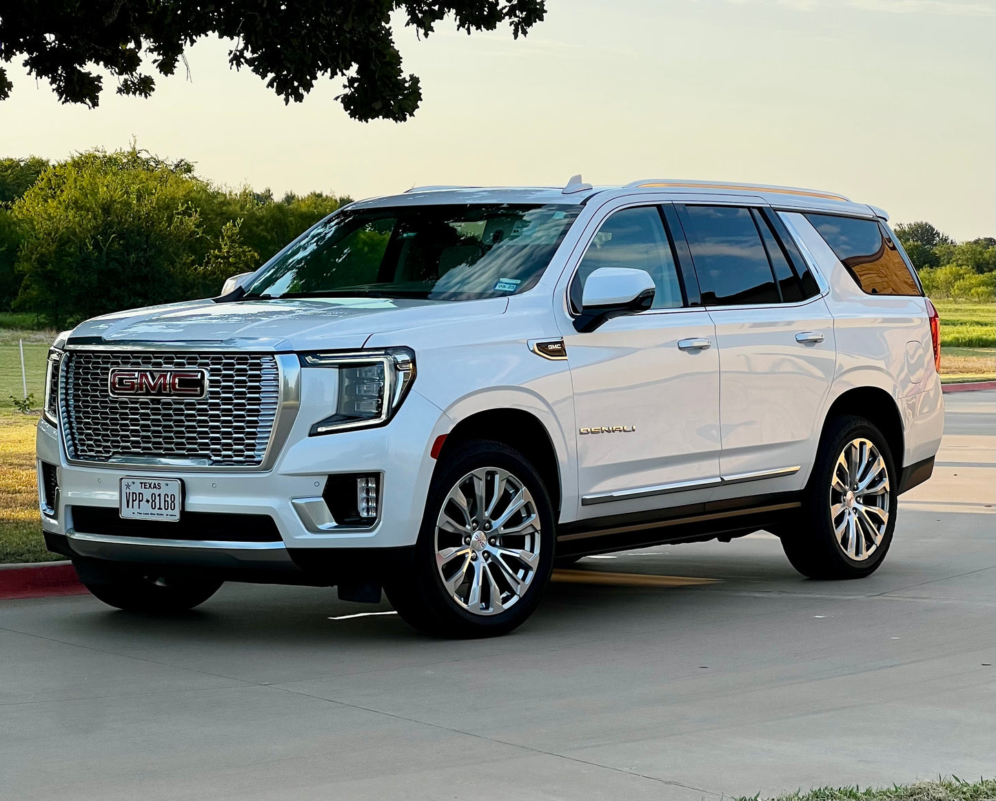 2024 GMC Yukon Denali - 6.L V8 Luxury SUV