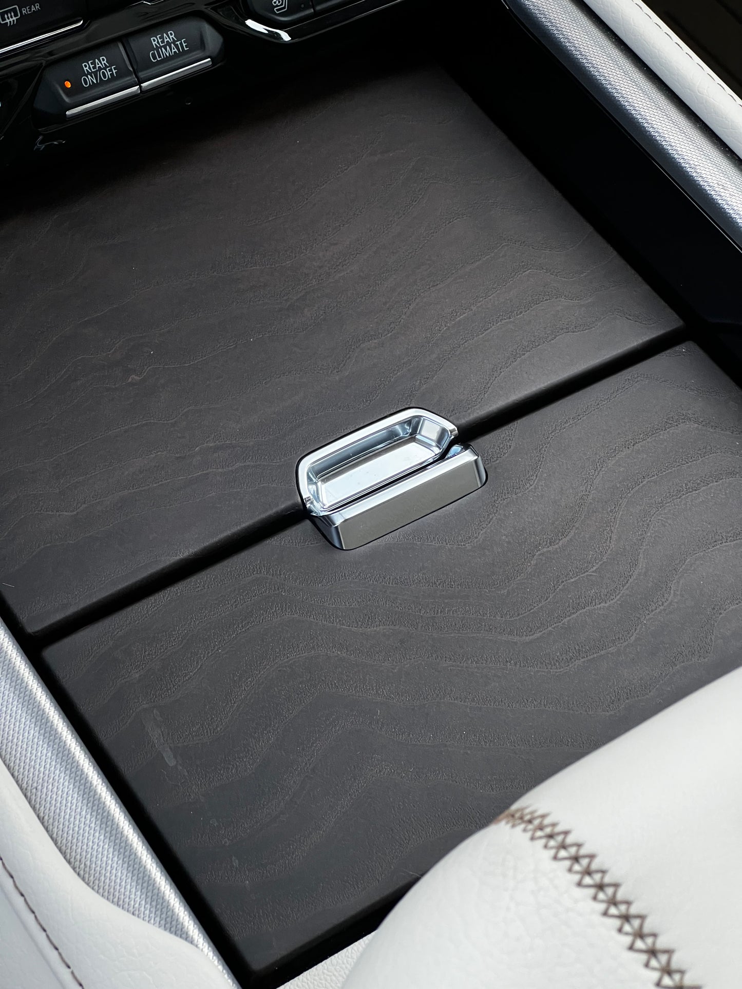 2024 GMC Yukon Denali - 6.L V8 Luxury SUV