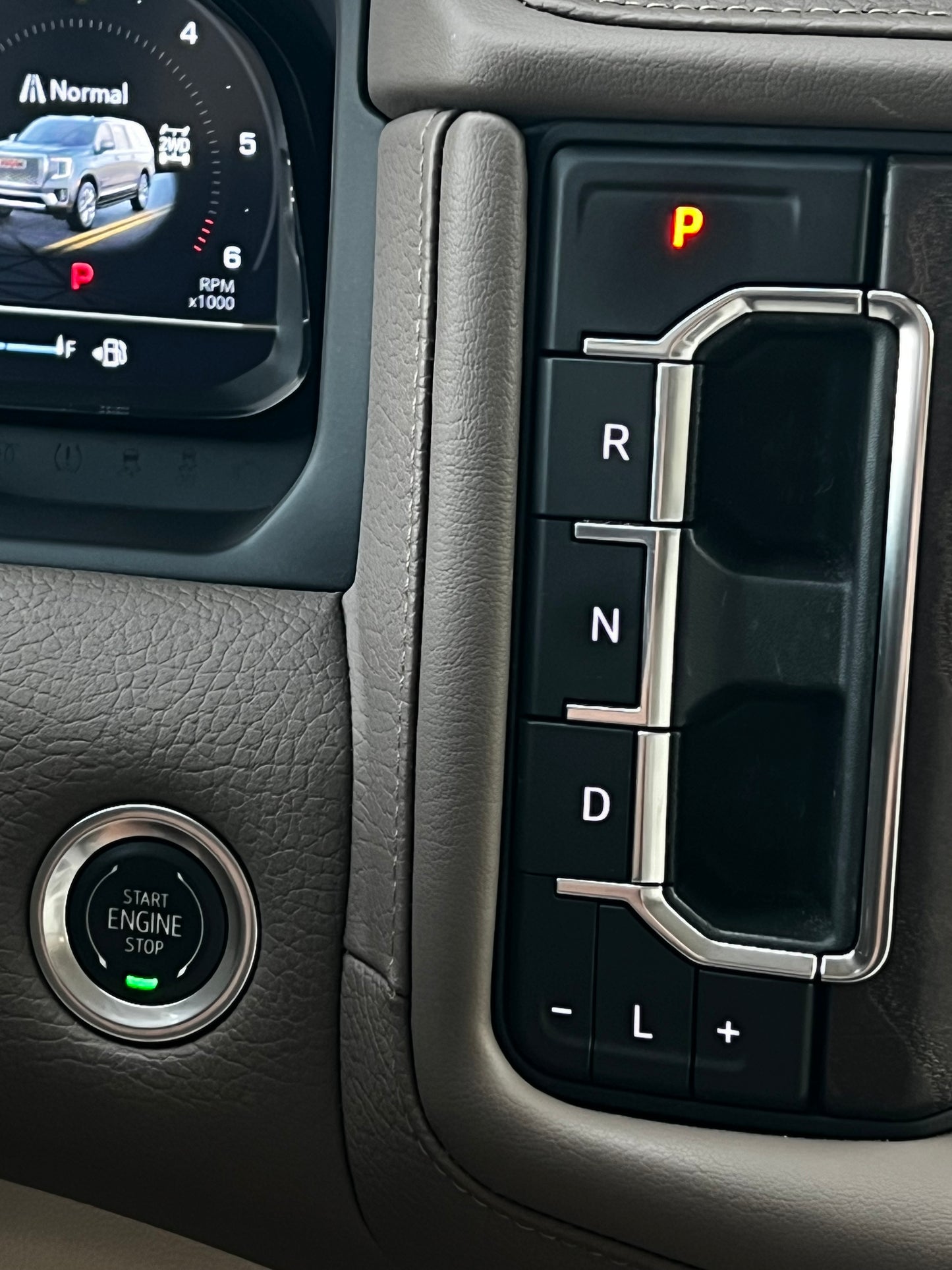 2024 GMC Yukon Denali - 6.L V8 Luxury SUV