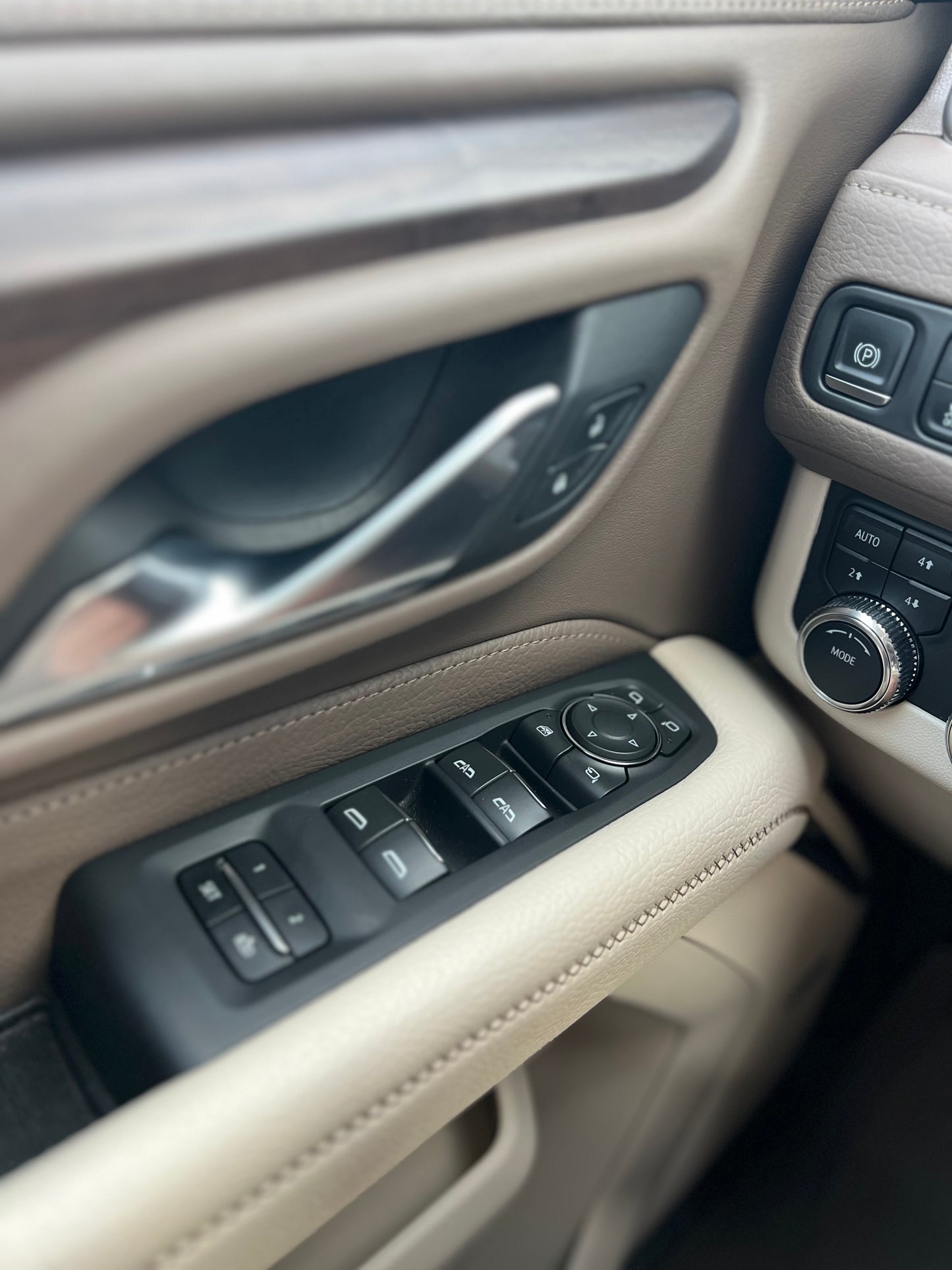 2024 GMC Yukon Denali - 6.L V8 Luxury SUV